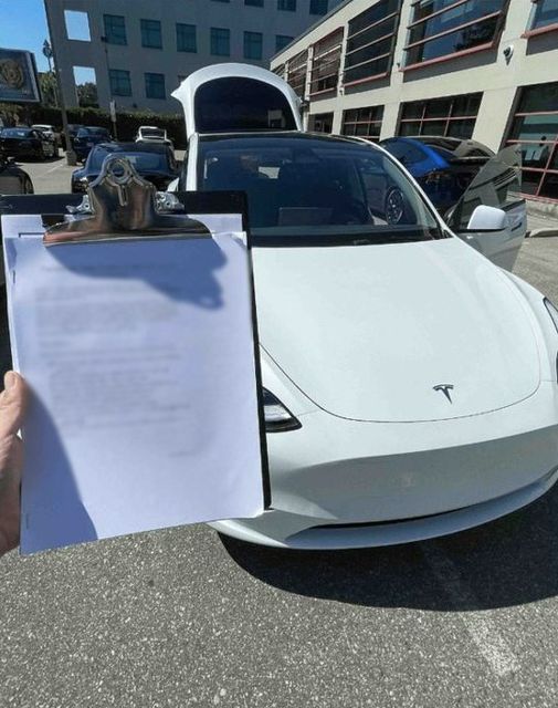 Tesla owner reveals his first electric bill in a year, and the cost astonishes everyone.