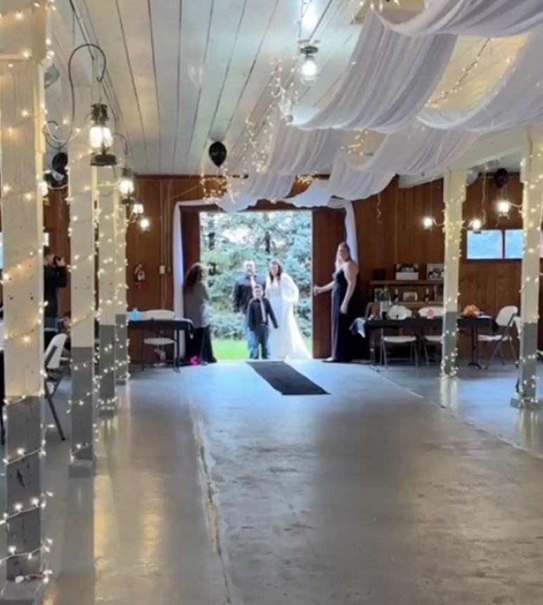 Bride Devastated After Walking Into Empty Venue For Her Wedding